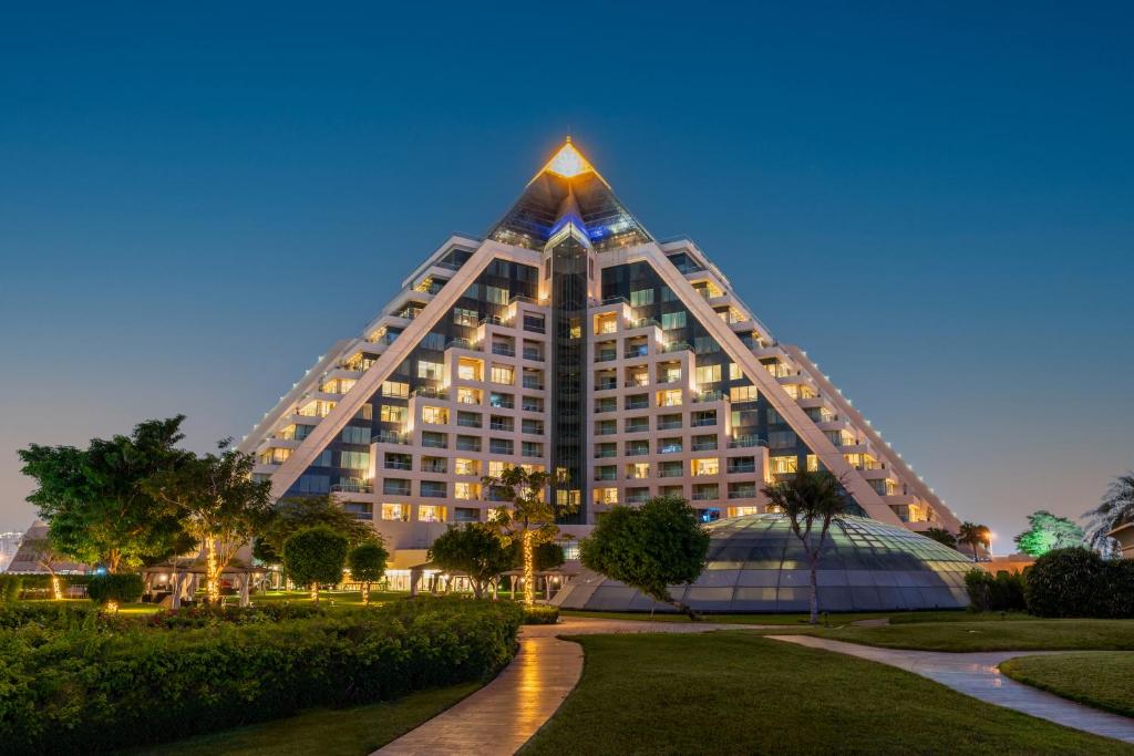 Architecture in Dubai - Raffles Dubai